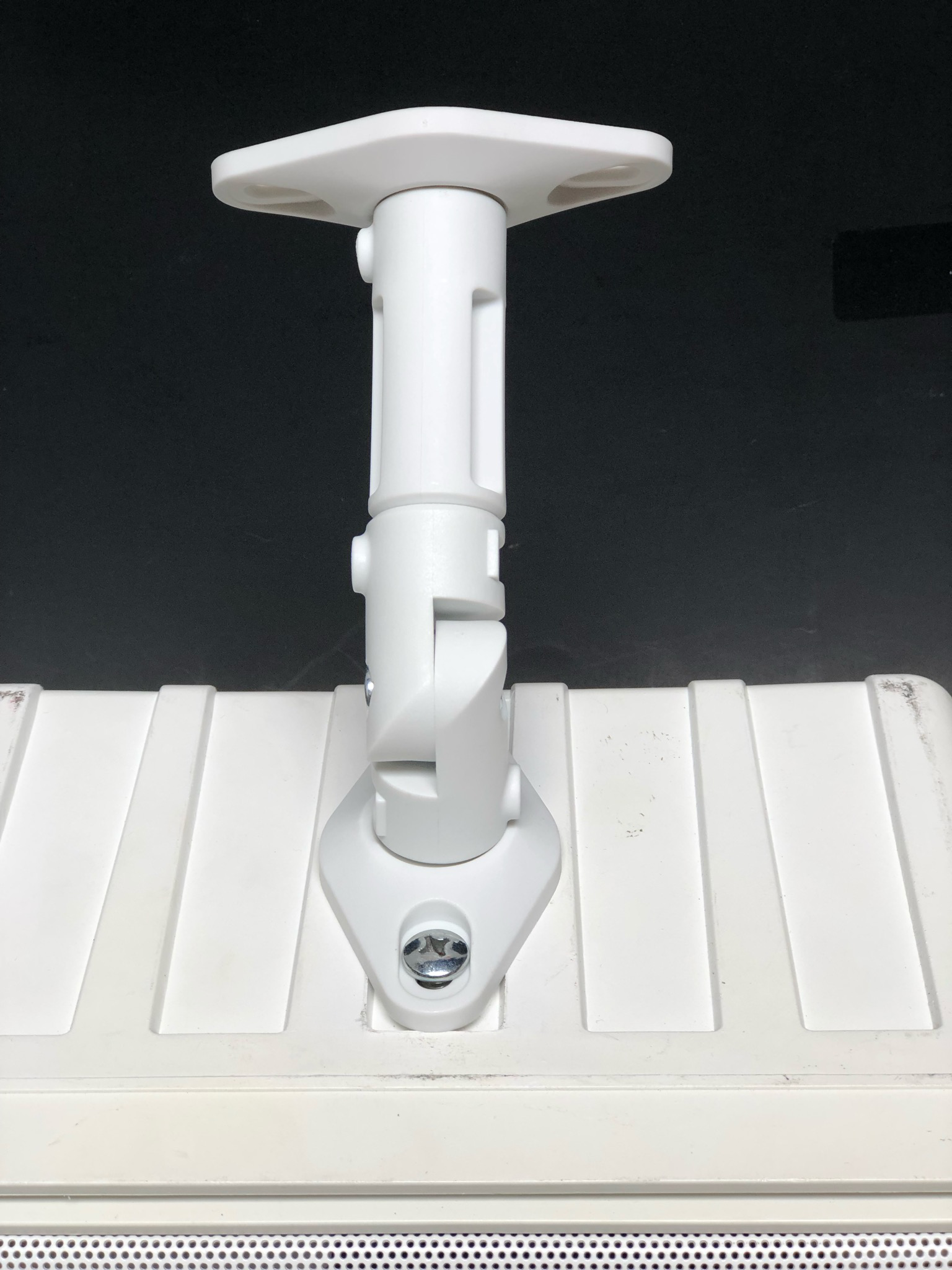 Bose 101 Speaker Pair with Brackets (White)