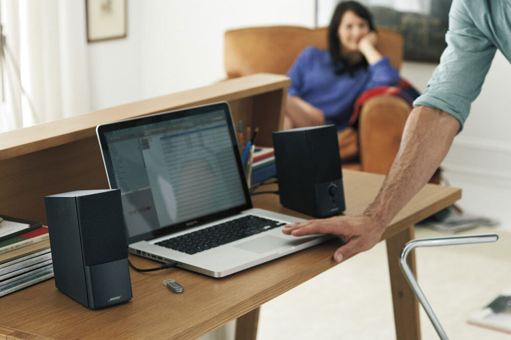 Bose Companion 2 Series III Multimedia Speakers - for PC (with 3.5mm AUX & PC Input) Black