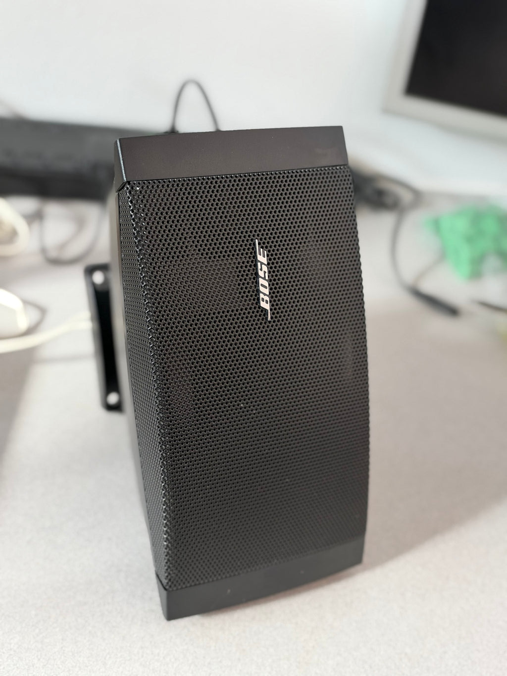 Bose FreeSpace DS 16SE loudspeaker front view