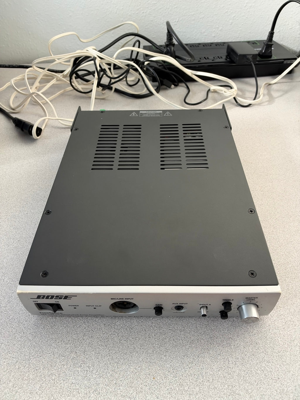 Bose FreeSpace IZA 190-HZ integrated zone amplifier for parts or repair front view