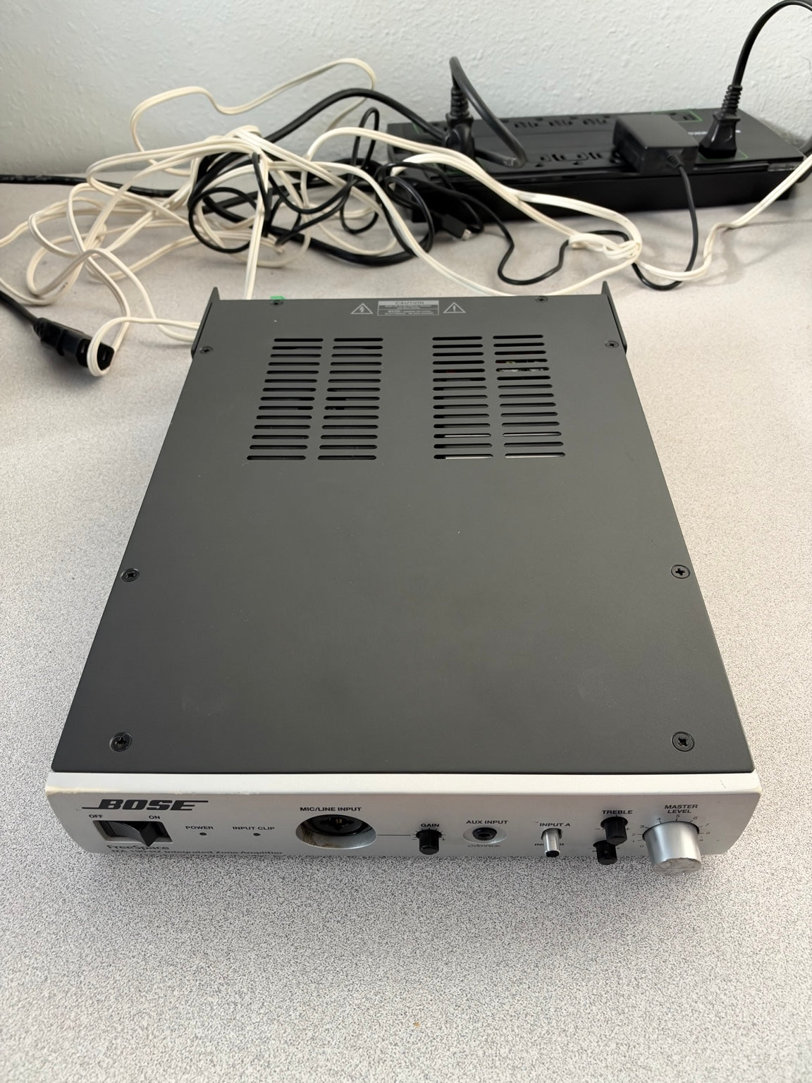 Bose FreeSpace IZA 190-HZ integrated zone amplifier for parts or repair front view
