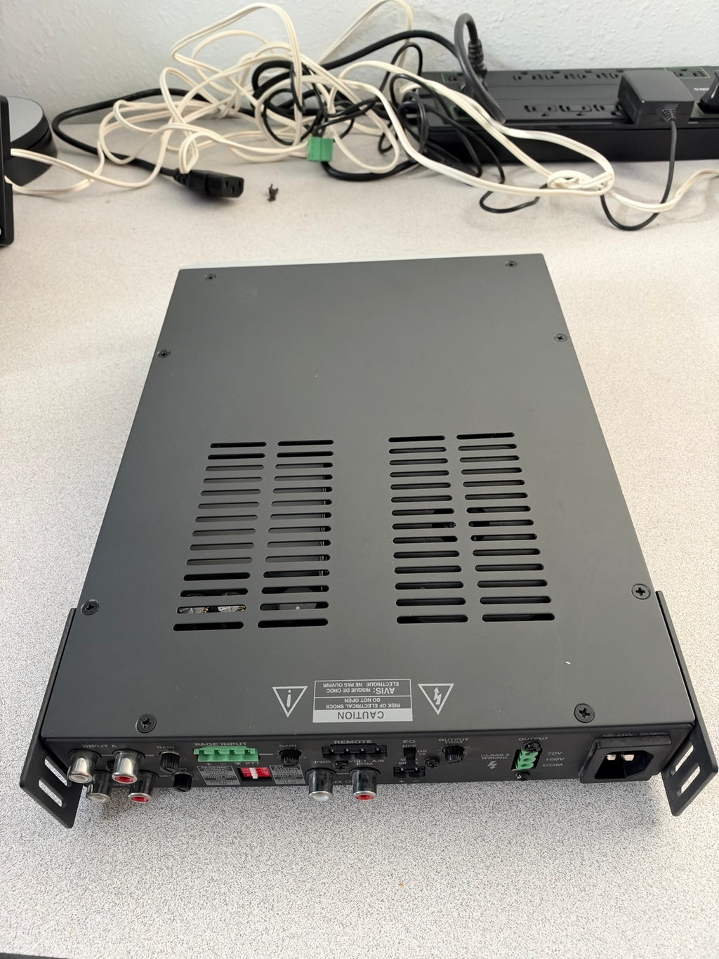 Bose FreeSpace IZA 190-HZ integrated zone amplifier rear connections